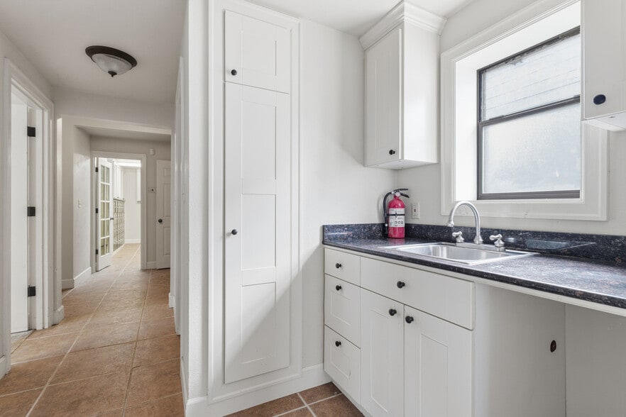 More Photos Of 2602 Grand Ave, Everett Office For Sale