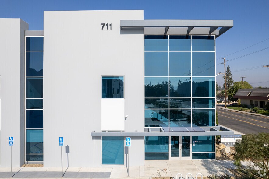 More Photos Of 711 S Van Buren St, Placentia Warehouse For Lease