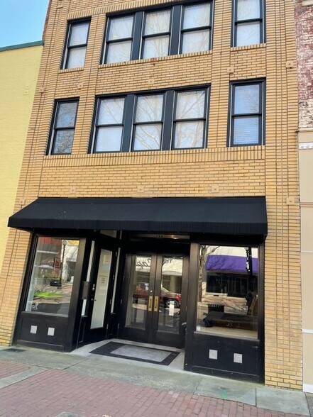 More Photos Of 129 Hay St, Fayetteville Storefront Retail Office For Lease