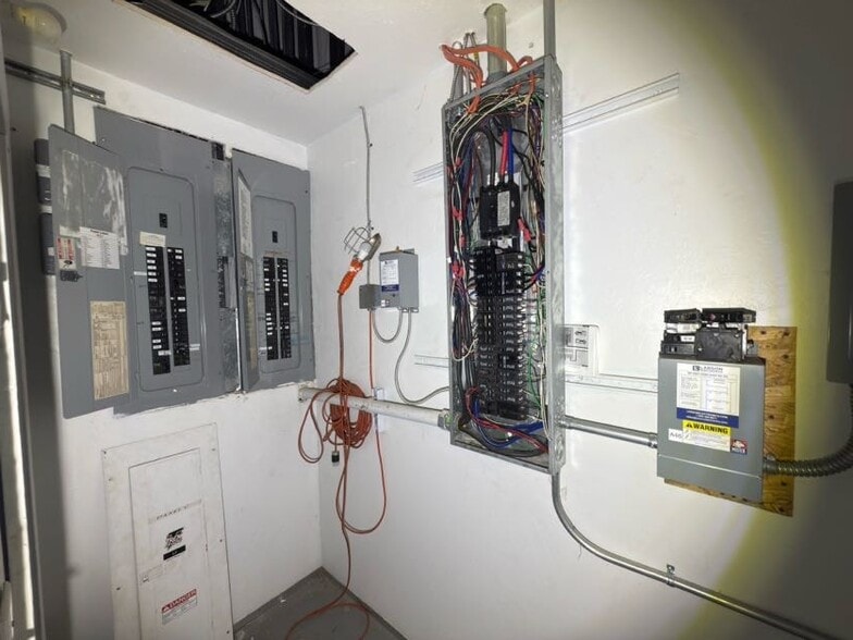 More Photos Of 3232 E I 240 Service Rd, Oklahoma City Warehouse For Lease