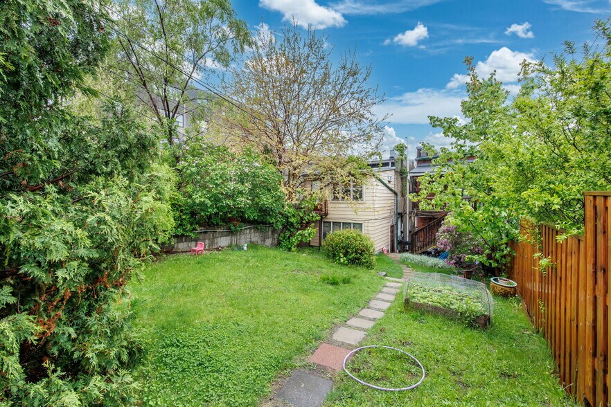 More Photos Of 1611 Bloor St W, Toronto Storefront Retail Office For Sale