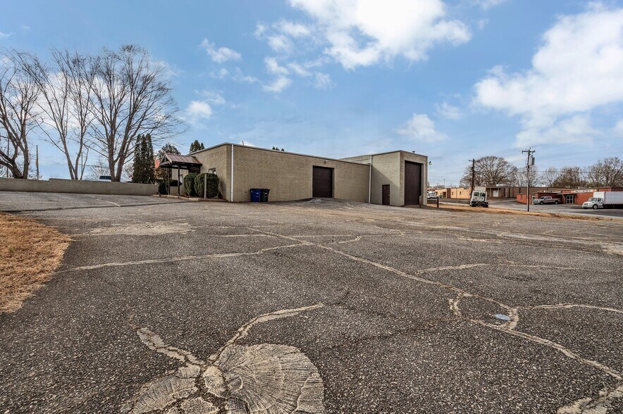 More Photos Of 105 Rock Barn Rd NE, Conover Flex For Sale