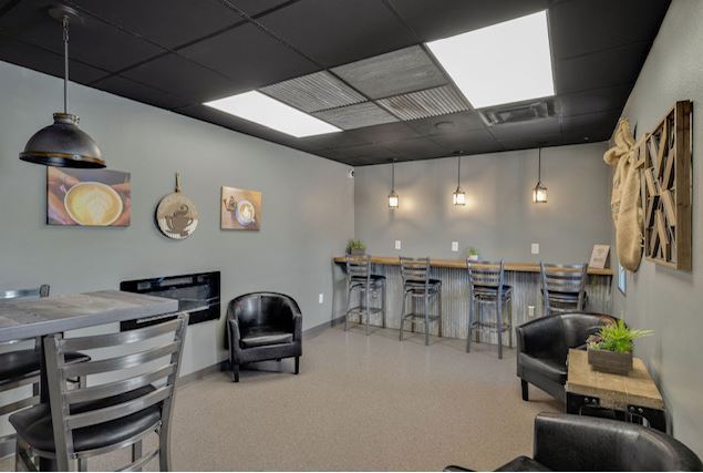 More Photos Of 925 S Neosho Blvd, Neosho General Retail For Sale