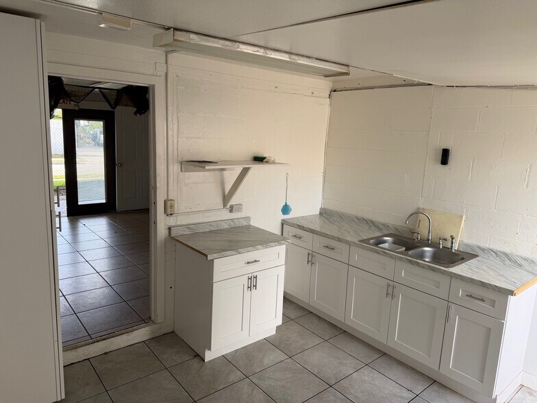 More Photos Of 1041 28th St, Orlando General Retail For Sale