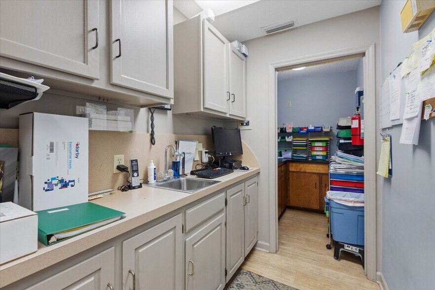 More Photos Of 235-237 John Knox Rd, Tallahassee Medical For Sale