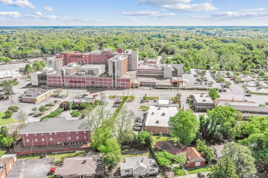 More Photos Of 801 N Fant St, Anderson Freestanding For Sale