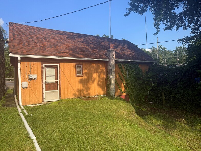 More Photos Of 1 Joe Rd, Mount Holly Specialty For Sale