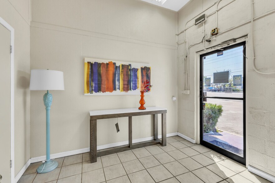 More Photos Of 701 W Landstreet Rd, Orlando Warehouse For Sale