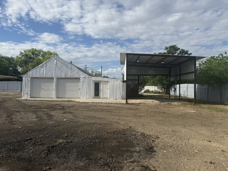 More Photos Of 418 Vine St, San Antonio Office Residential For Sale