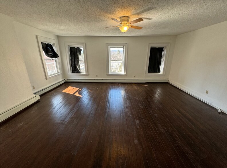 More Photos Of 39 Market St, Poughkeepsie Storefront Retail Residential For Sale