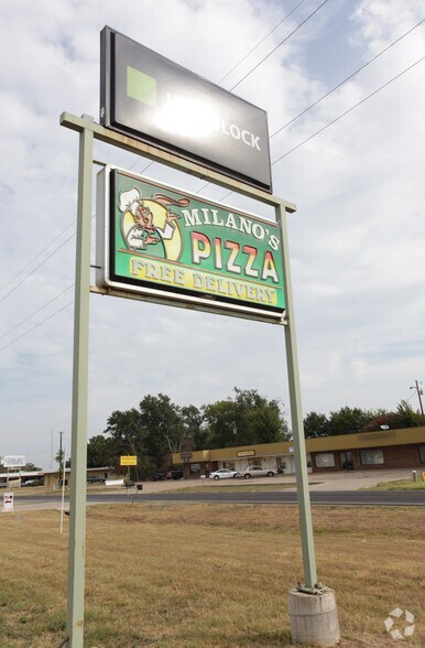 More Photos Of 433 S Seven Points Dr, Seven Points Freestanding For Sale