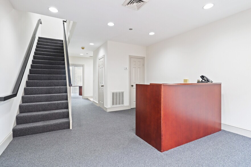 More Photos Of 115 Oronoco St, Alexandria Office For Lease