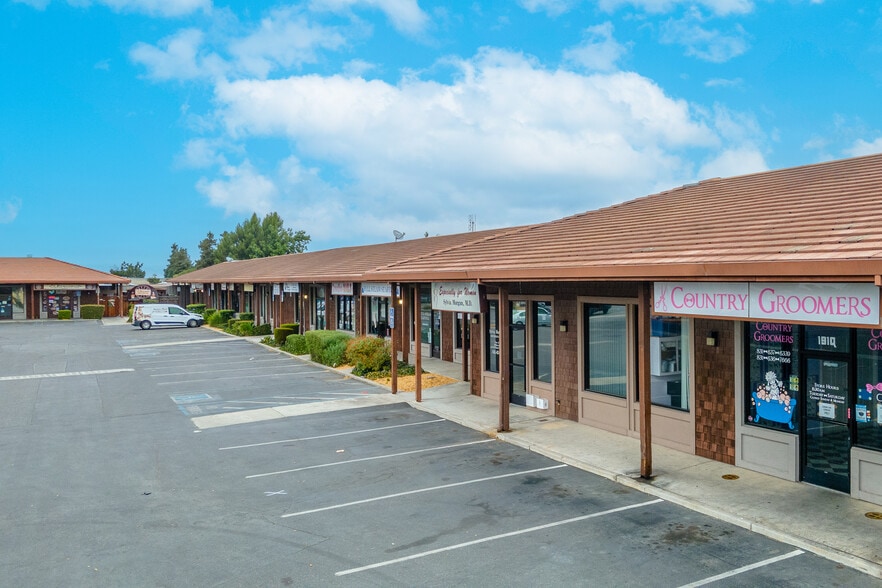More Photos Of 191 San Felipe Rd, Hollister Unknown For Lease
