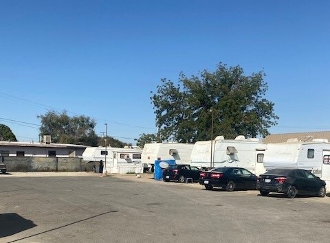 Primary Photo Of 106 McCord Ave, Bakersfield Manufactured Housing Mobile Home Park For Sale