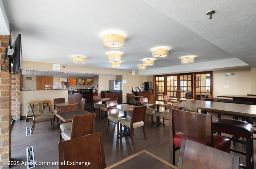 More Photos Of 525 N Canal Rd, Lansing Hotel For Sale