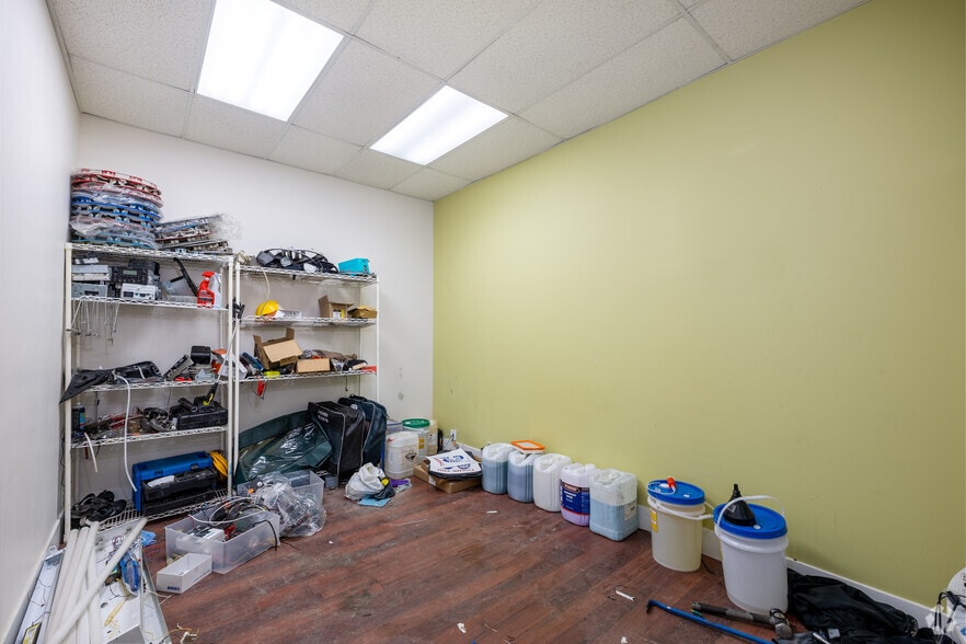 More Photos Of 1247 36th Ave NE, Calgary Warehouse For Sale