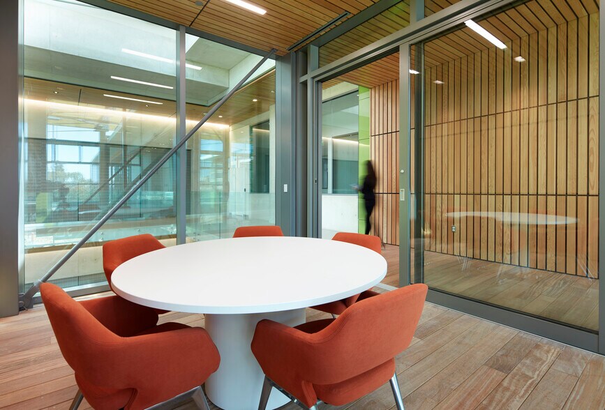 More Photos Of 9310 Athena Cir, La Jolla Research And Development For Lease