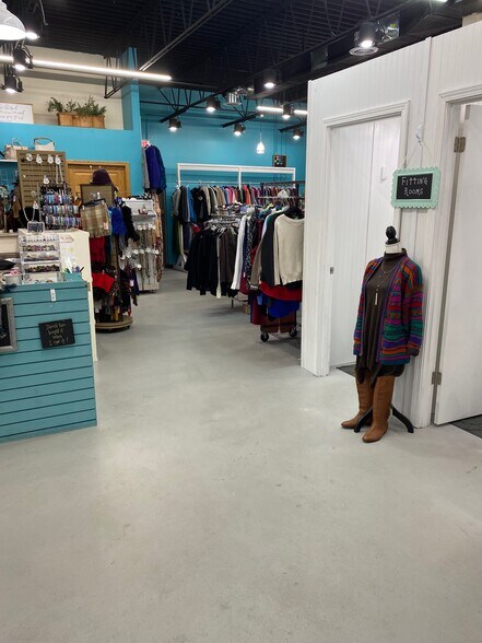 More Photos Of 7507 N 2nd St, Machesney Park Storefront Retail Office For Lease