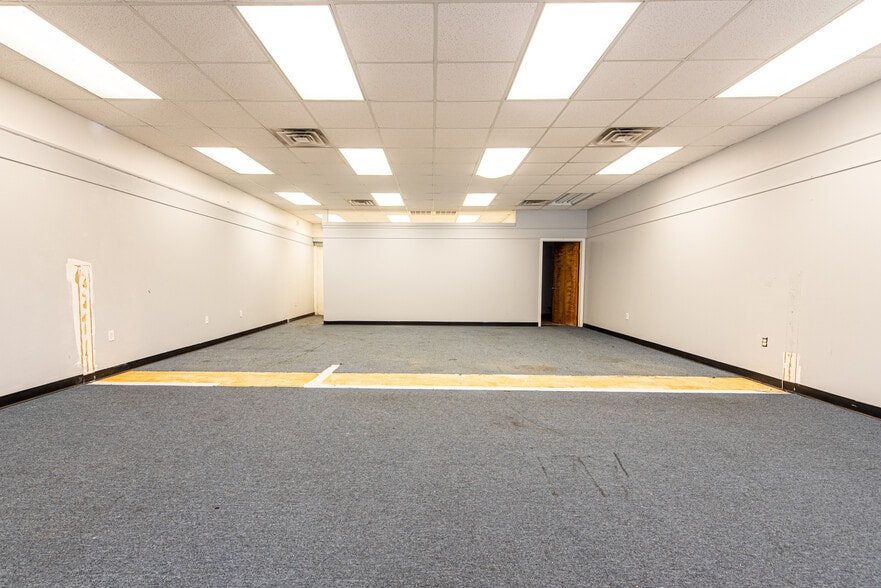 More Photos Of 3333 Louisa St, Catlettsburg Freestanding For Lease