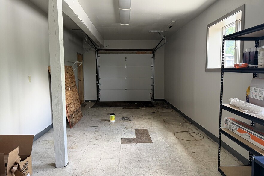 More Photos Of 301 N 9th St, Stroudsburg Auto Dealership For Lease