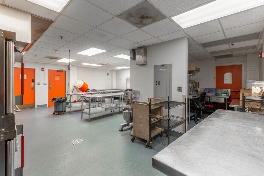 More Photos Of 1500 14th St, Lubbock Religious Facility For Sale