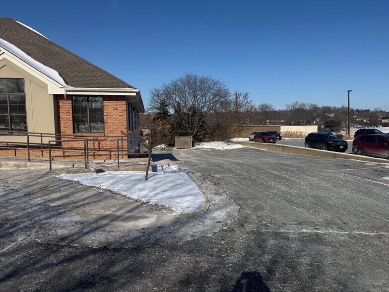 More Photos Of 4338 Morsay Dr, Rockford Medical For Sale