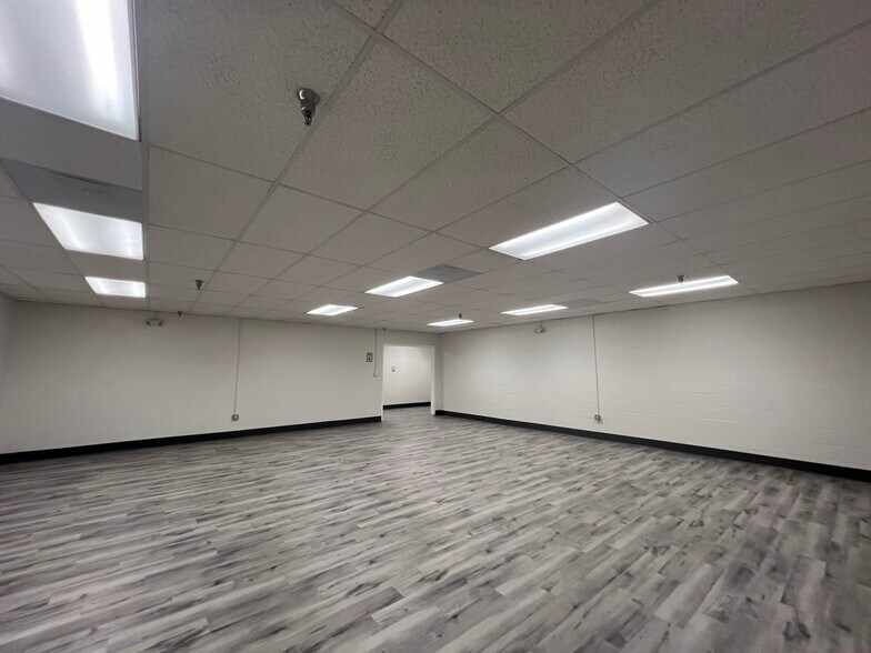 More Photos Of 4501 Mitchell St, North Las Vegas Manufacturing For Lease