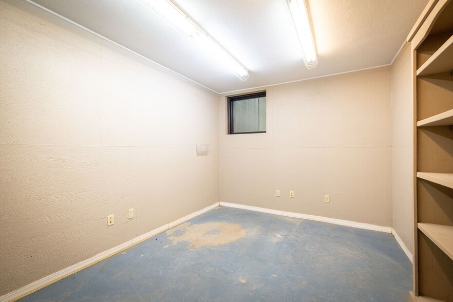 More Photos Of 180 Spring Mountain Dr, Canyon Lake Distribution For Sale