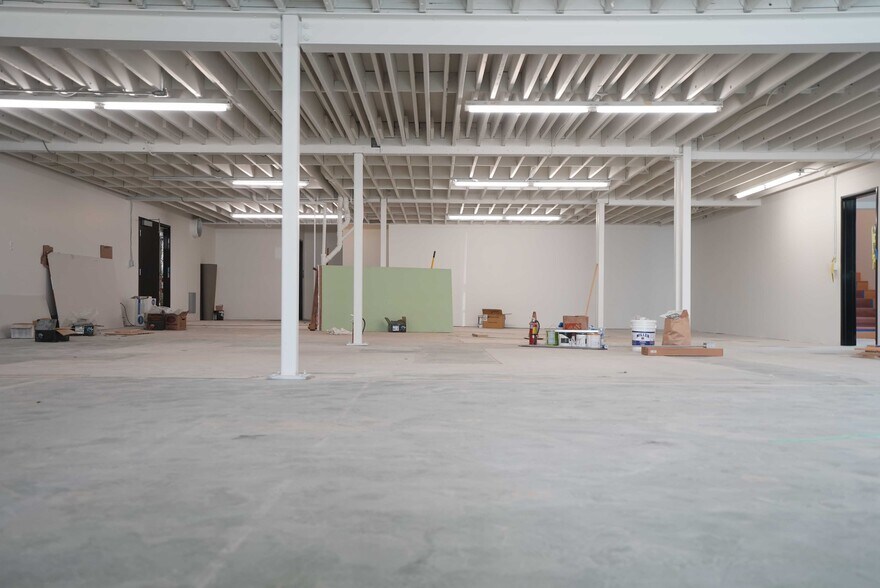 More Photos Of 530 NE Couch St, Portland Light Manufacturing For Lease
