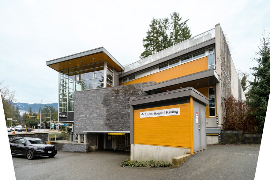 More Photos Of 2580 Capilano Rd, North Vancouver Veterinarian Kennel For Lease