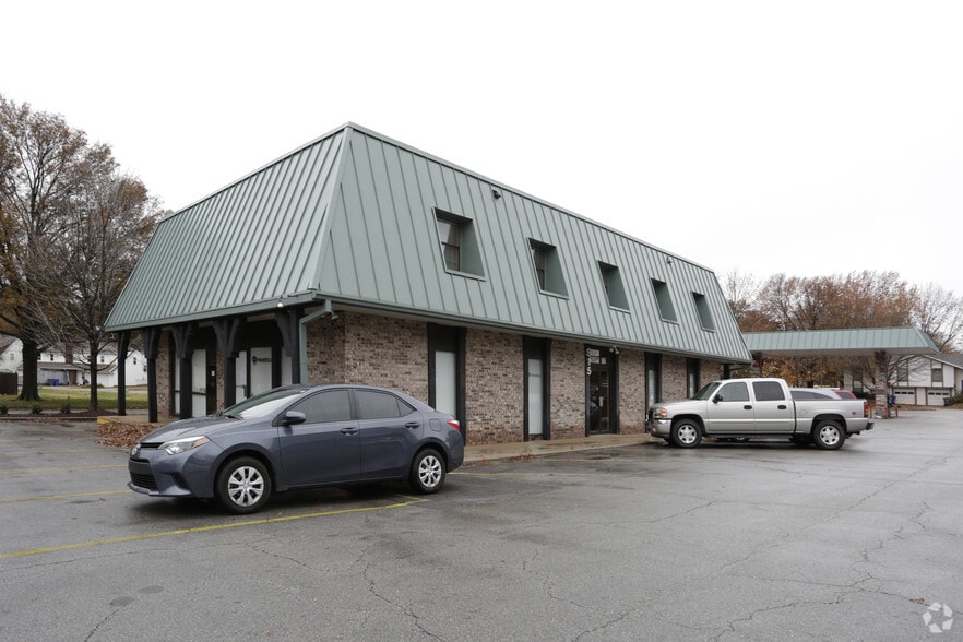More Photos Of 815 S Clairborne Rd, Olathe Office For Lease