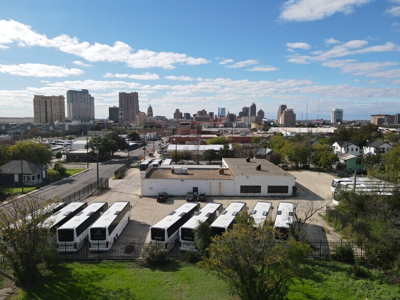 Primary Photo Of 1505 E Houston St, San Antonio Truck Terminal For Sale