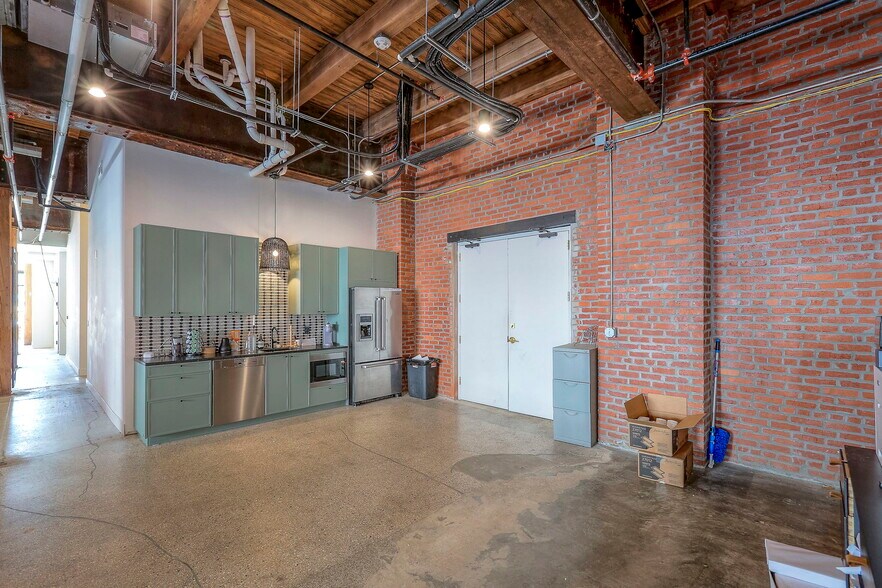 More Photos Of 1612 Grand Blvd, Kansas City Loft Creative Space For Lease