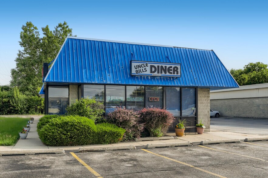 More Photos Of 805-845 N Roselle Rd, Schaumburg Unknown For Lease