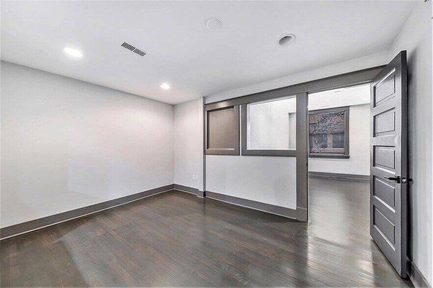 More Photos Of 319 N Burdick St, Kalamazoo Apartments For Lease