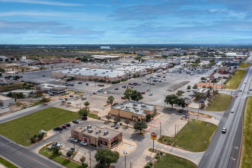 More Photos Of 2205 Veterans Blvd, Del Rio Unknown For Lease