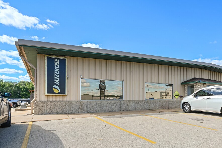 Primary Photo Of 2095 Kerper Blvd, Dubuque General Retail For Lease