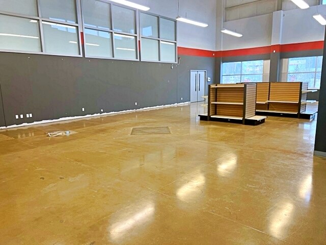 More Photos Of 885 Memorial Dr, Wood Buffalo Warehouse For Lease