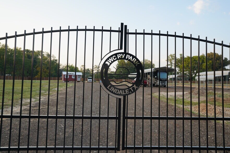 More Photos Of 12800 TX-110, Tyler Trailer Camper Park For Sale