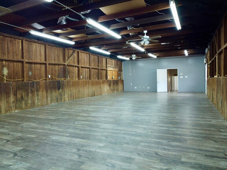 More Photos Of 3095 Highway 11 S, Mansfield Freestanding For Sale
