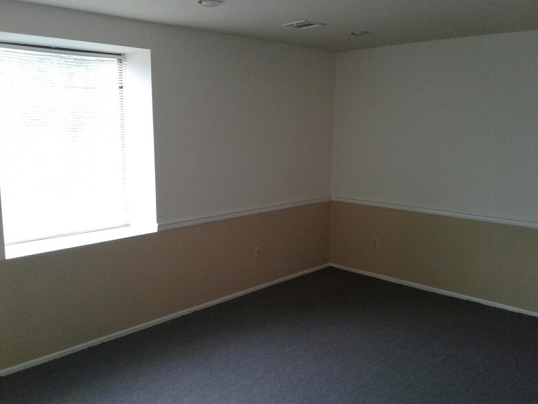 More Photos Of 499 Marlboro Rd, Old Bridge Medical For Lease