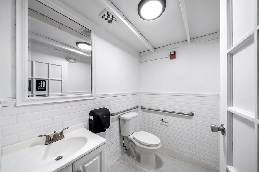 More Photos Of 1400 20th St, Miami Beach Storefront Retail Office For Sale