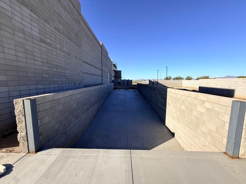 More Photos Of 8817 E Pecos Rd, Mesa Warehouse For Sale