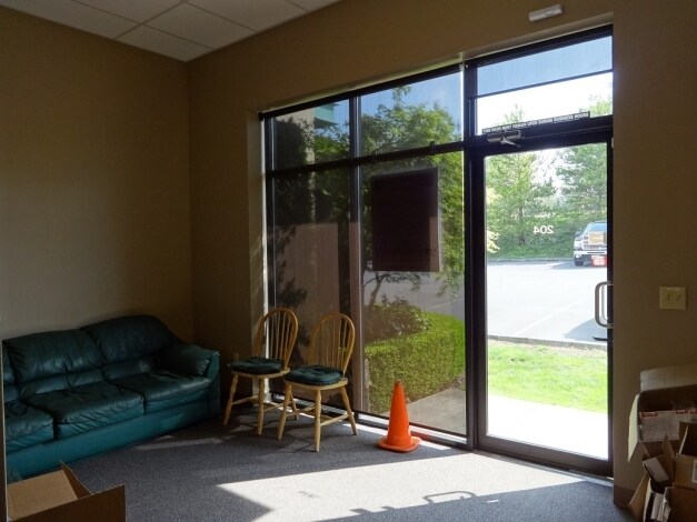 More Photos Of 9800 Harbour Pl, Mukilteo Light Manufacturing For Lease