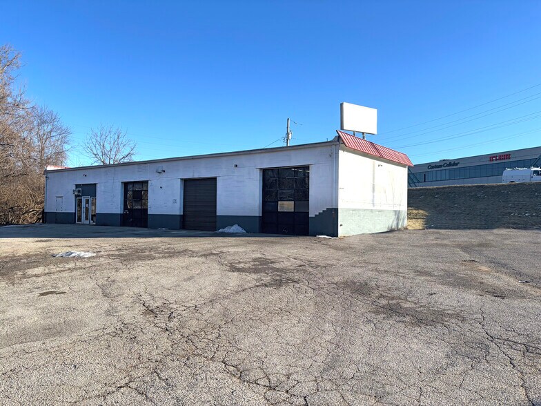 Primary Photo Of 11717 St. Charles Rock Rd, Bridgeton Auto Repair For Lease