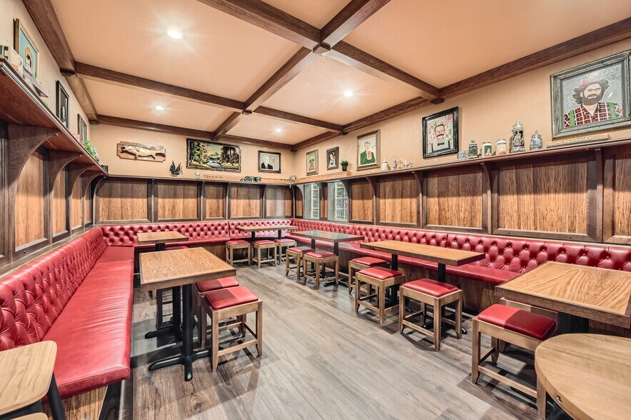 More Photos Of 4343 SE Hawthorne Blvd, Portland Restaurant For Sale