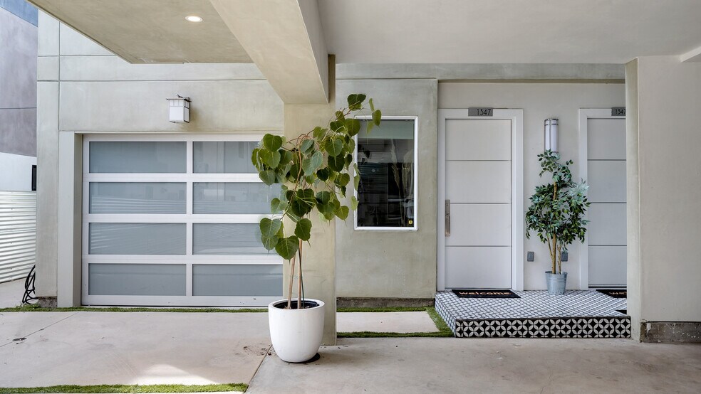 More Photos Of 1351 Seward St, Los Angeles Apartments For Sale