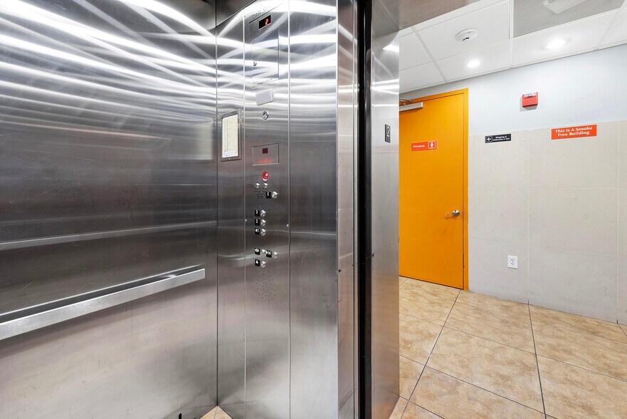More Photos Of 2227 N Federal Hwy, Hollywood Office For Lease