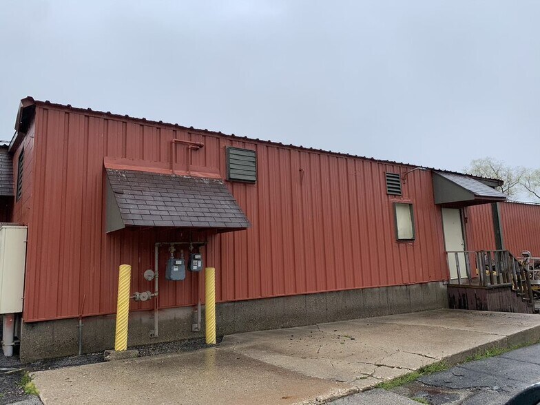 More Photos Of 901-1020 Fond du Lac Ave, Kewaskum General Retail For Lease