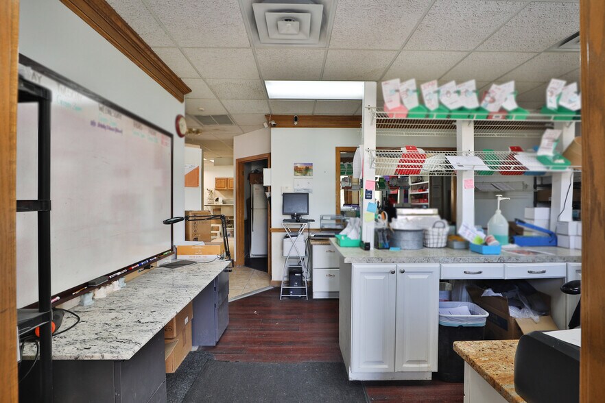 More Photos Of 2425 Deewood Dr, Columbus Medical For Sale